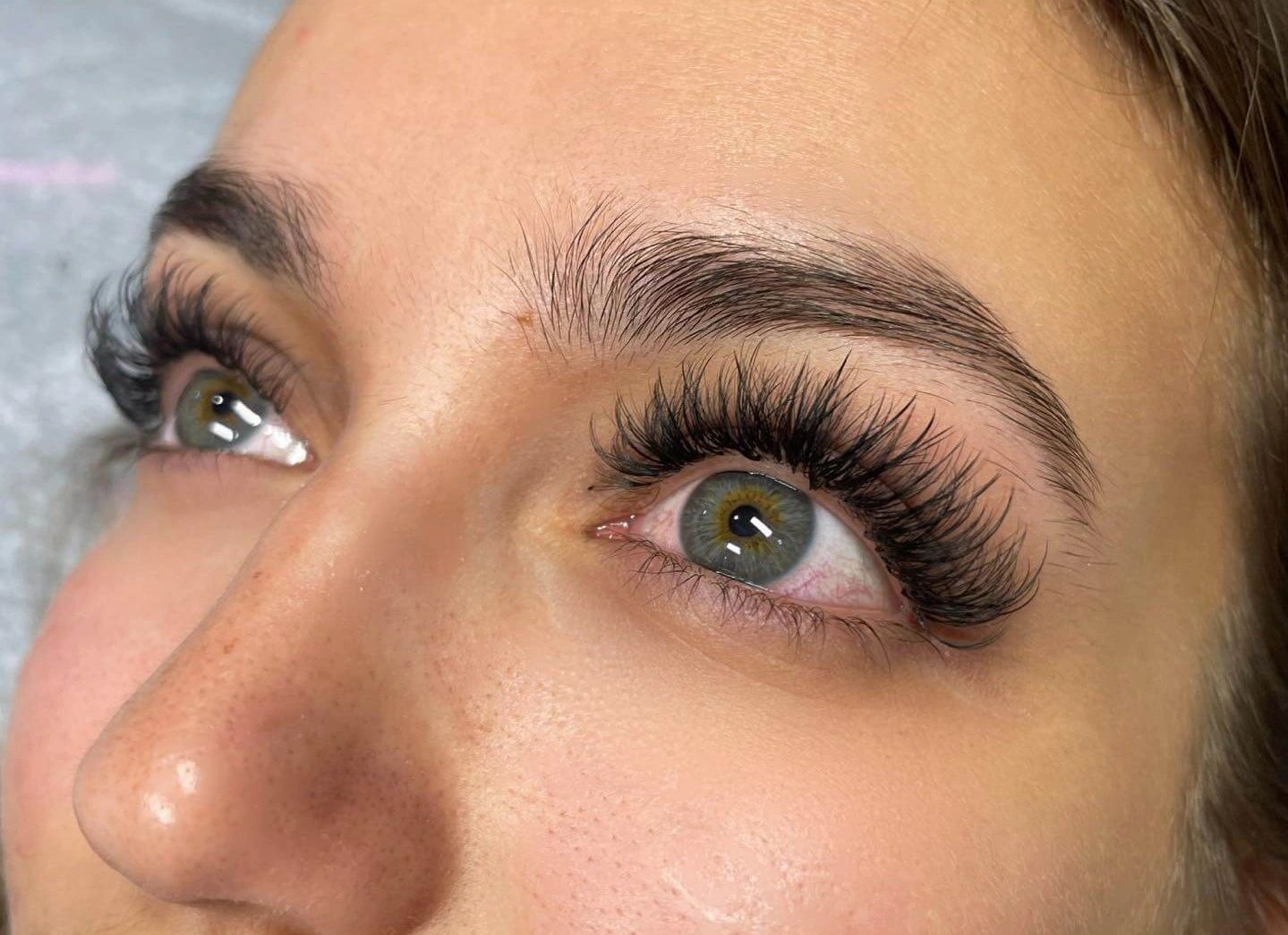 can-you-swim-with-lash-extensions